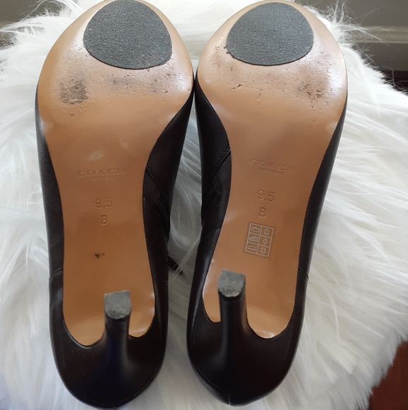 Coach - Picture 2 of 7